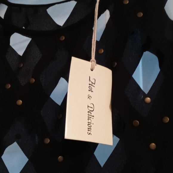 Top - Picture 2 of 3